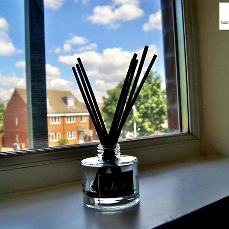 2 Bedroom Apartment At Dagenham , Adonai Serviced Accommodation, Free Wifi And Parking Eksteriør bilde